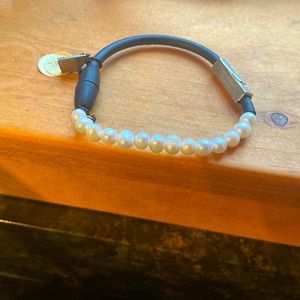 Genuine, pearl and rubber bracelet🌺